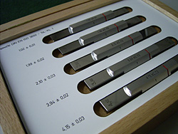 Allusion to shaft keyway gauges by using custom-made gauge blocks