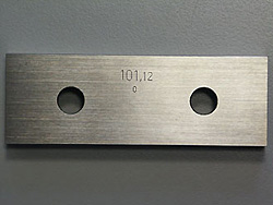 Gauge block with 2 holes for jointers