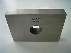 Gauge block with a hole for jointers