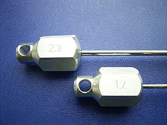 Handle with eye for attachment to keyring